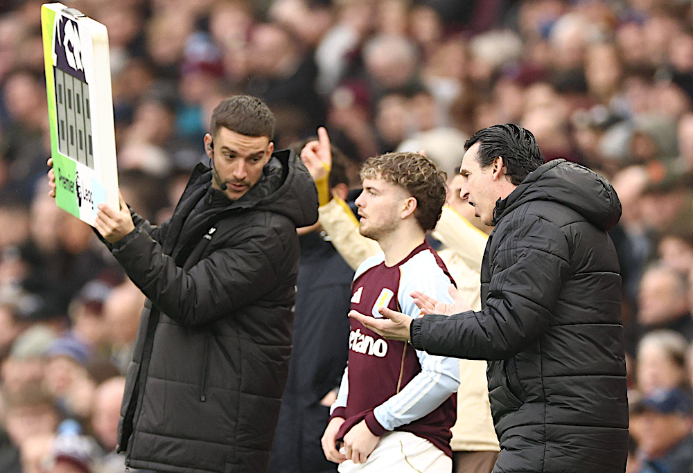 Ber Liverpool om hjälp för att "rädda" Elliott