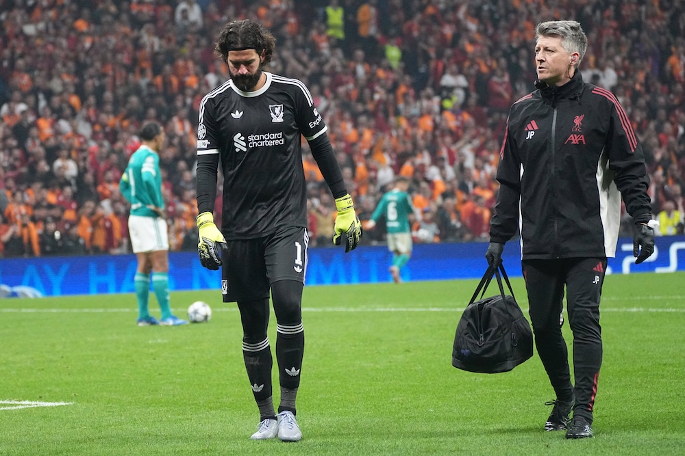 Alisson skadad – inte med på planet till Istanbul