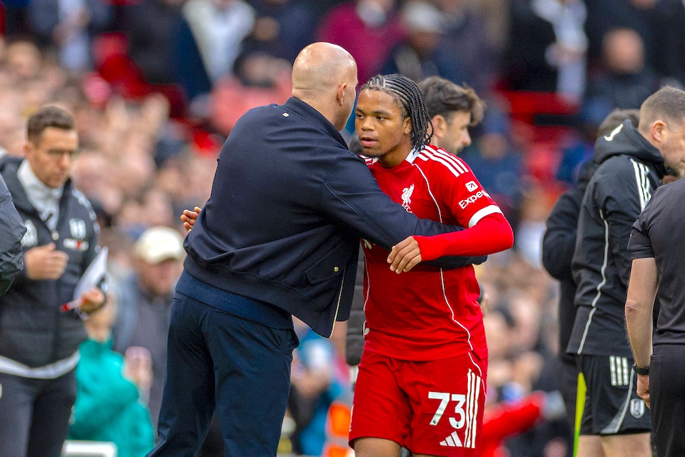 Liverpool – Fulham 2-0: Ngumoha med klassmål i bekväm seger