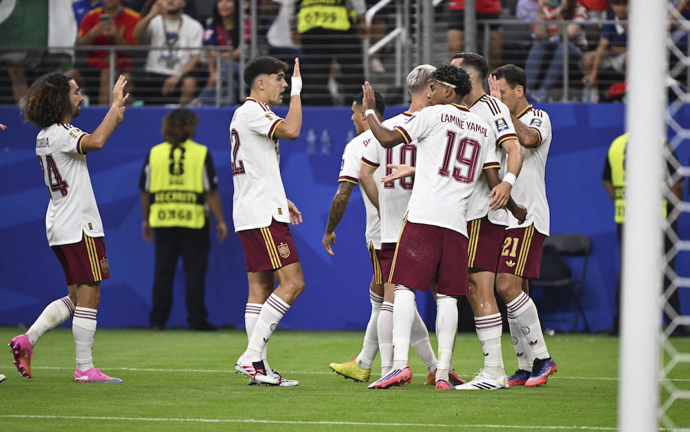 Spanien till VM-final i överlägsen stil